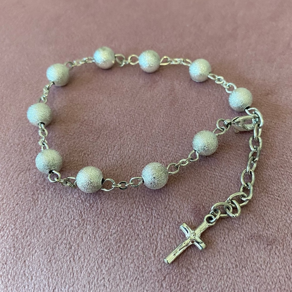 SILVER BEADED CHAIN BRACELET WITH CROSS CHARM